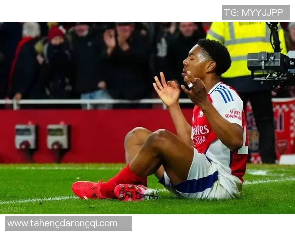 足球明星被小孩当面指责引发热议球迷纷纷围观评论各异